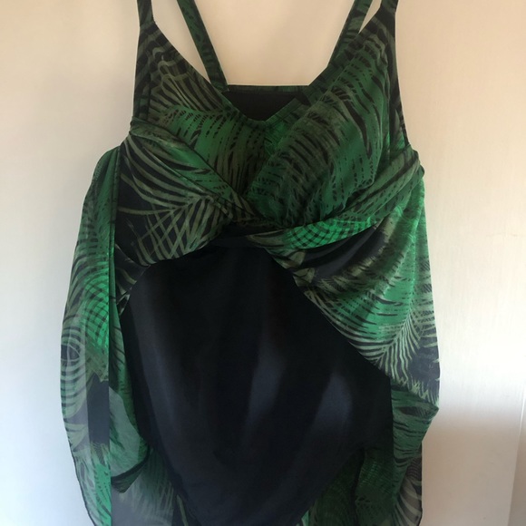 Lane Bryant Tropical print one piece women’s bathing suit. Worn once. Size 18. - Picture 3 of 4